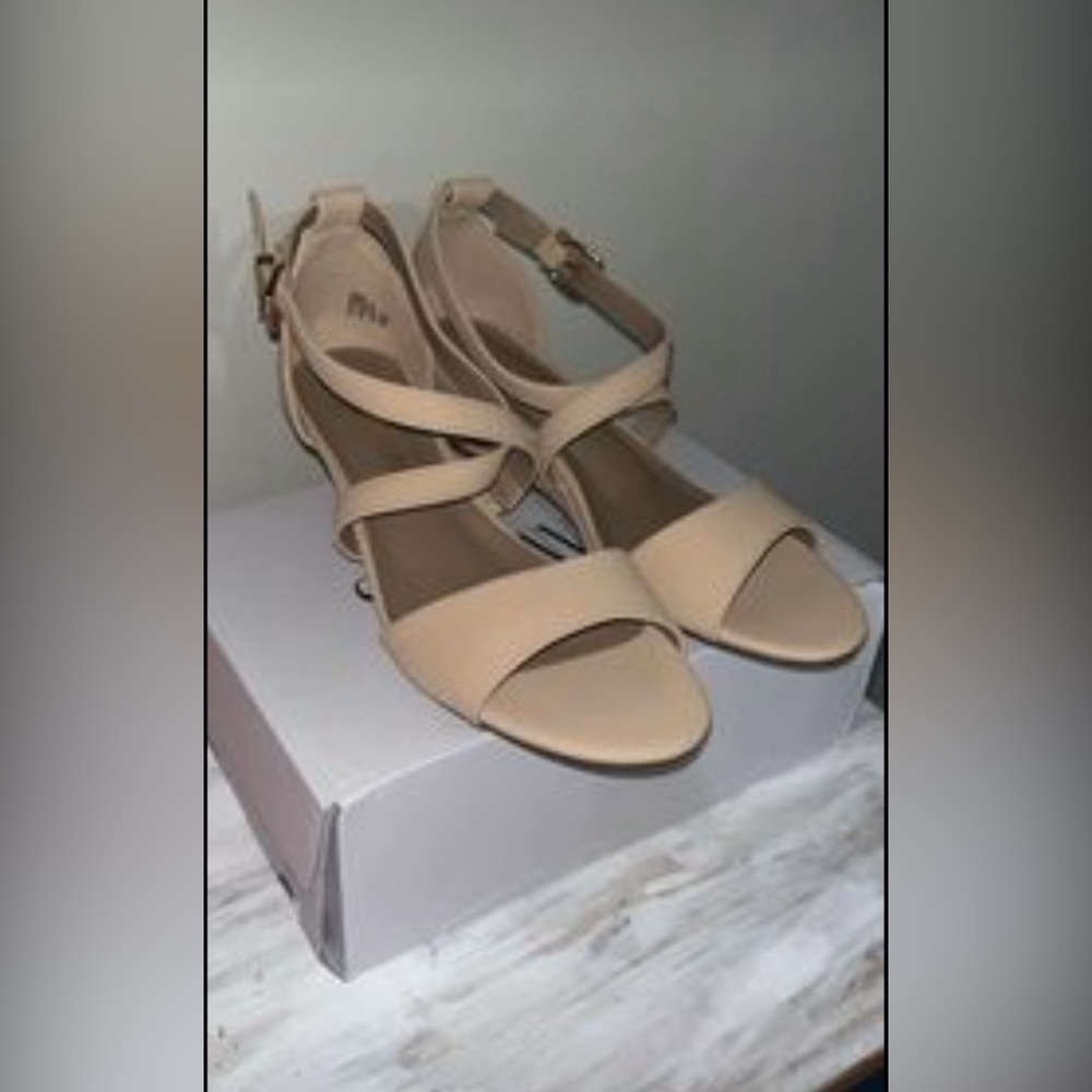 DREAM PAIRS Women's Ankle Strap Low Wedge Sandalsy